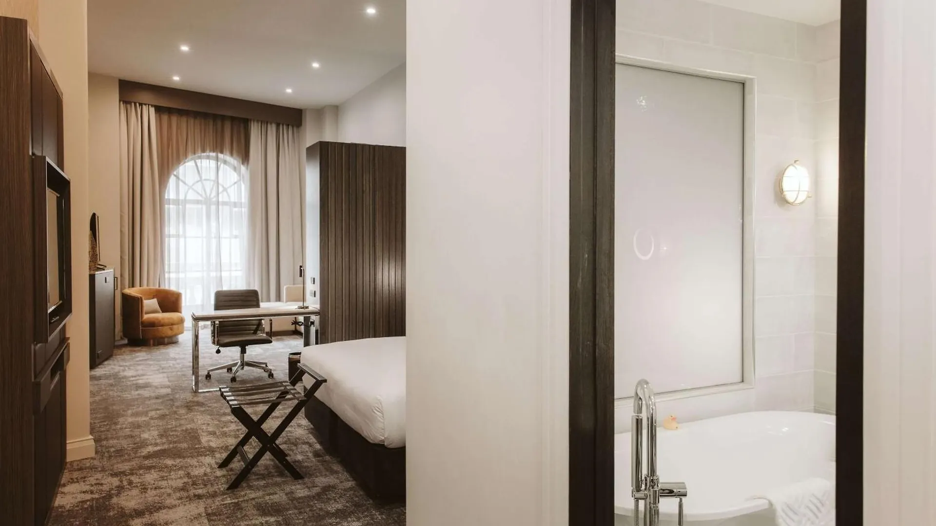 Doubletree By Hilton Wellington Hotel